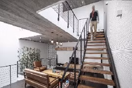 Nhà chắn nắng độc đáo ở Hà Nội