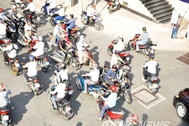 Zoom giao thông bát nháo ở vòng xoay đẹp nhất TPHCM