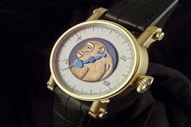 Cận cảnh đồng hồ mạ vàng hình khỉ xa xỉ