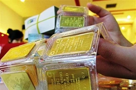 Cẩn thận bị che mắt bởi vàng giả, không đủ tuổi