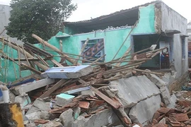 Gia cố chống nhà đổ sập khi mưa lũ