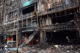 Cảnh hoang tàn sau vụ cháy karaoke 13 người chết ở Hà Nội