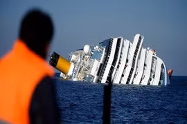 Mách bạn cách ứng phó nguy hiểm khi tàu, thuyền gặp nạn