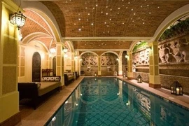 Nội thất dát vàng sang chảnh trong nhà sao Việt