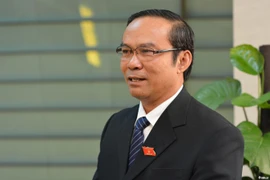 Công bộc giải thích “bán chổi đót, nuôi heo có biệt phủ” thì nên cho nghỉ