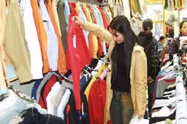 “Cháy” hàng chống rét, lo thiếu rau Tết