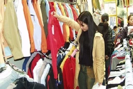 “Cháy” hàng chống rét, lo thiếu rau Tết