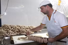 Tận mục quy trình sản xuất xúc xích Đức ở Sài Gòn