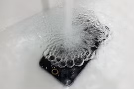 iPhone 6 có thể "tắm" nước trong 30 phút