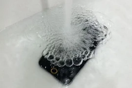 iPhone 6 có thể "tắm" nước trong 30 phút