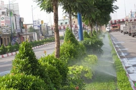 Chi 18 tỷ chăm cây xanh, tiền “chùa” mới xa xỉ thế