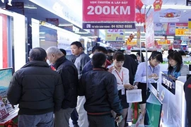 Siêu thị điện máy bung hàng khuyến mại đón Tết