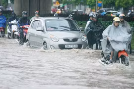 Những nghề “hốt bạc” khi vào mùa ngập lụt