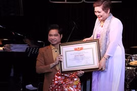 Đơn vị trao bằng khẳng định không phong Ngọc Sơn là 'Giáo sư âm nhạc'