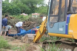 Dân nổi giận vì mồ mả bị san bằng lúc nào không biết