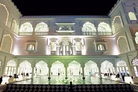 Biệt thự trắng xa hoa của đại gia ở Phú Mỹ Hưng