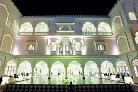 Biệt thự trắng xa hoa của đại gia ở Phú Mỹ Hưng