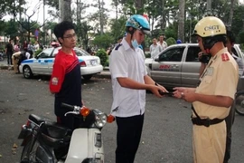 CSGT TP HCM không yêu cầu chứng minh xe chính chủ