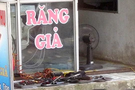 Cười ngả nghiêng với biển quảng cáo “hài khó đỡ“