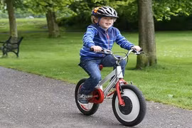 Độc đáo với xe đạp cân bằng không bao giờ đổ