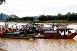 Truy bắt “cát tặc”, 1 thượng tá công an bị trọng thương