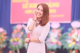 "Truy lùng" cô giáo 9X xinh ngây ngất trong ngày khai giảng