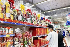 Quà Tết 2024: Hàng bình dân lên ngôi