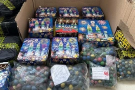 Tràn lan bán pháo hoa trái phép