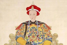 Vì sao Vua Khang Hy "3 quỳ, 9 lạy" trước mộ Chu Nguyên Chương?