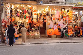 Phố Hàng Mã đìu hiu mùa lễ Halloween