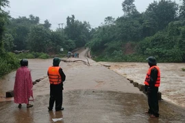 Bão số 5: Huế, Quảng Trị chìm trong biển nước