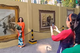 Ngỡ ngàng bích họa Hà Nội xưa của cựu học sinh Phan Đình Phùng