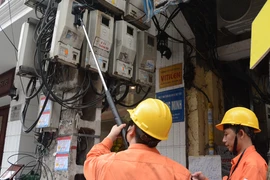 EVN Hà Nội đổi lịch chốt số điện, người tiêu dùng thiệt hại hay lợi?