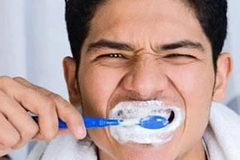 Ngừa ung thư miệng đơn giản bằng chỉ nha khoa