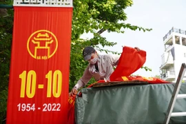 Hà Nội rực rỡ cờ hoa