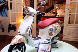 Chiêm ngưỡng Vespa Primavera dát vàng độc nhất Việt Nam