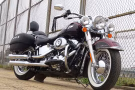 Mô tô gần 1 tỷ đồng, biển siêu đẹp vừa về HN