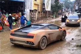 Siêu xe Lamborghini “đi cày” ở Việt Nam