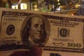 Đại gia bất động sản bí ẩn rải tiền đầy đường