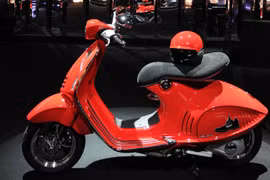  Vespa 946 màu đỏ cực độc duy nhất thế giới