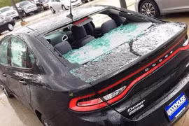 Hàng nghìn xe hơi tiền tỷ bị mưa đá khủng phá vỡ