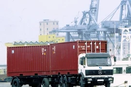 Cận cảnh cuộc sống "thuốc lắc, gái nhảy" của lái xe container