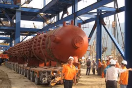 Siêu xe 158 bánh xuất hiện tại Việt Nam