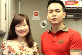 VietjetAir chơi trội, tặng nhẫn kim cương cho nữ khách