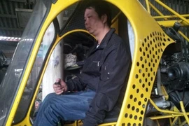 Thợ sửa xe ở HN: "Đổ" 100 triệu làm tiếp trực thăng