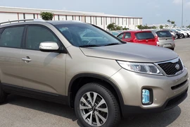 Cận cảnh Sorento số sàn, máy dầu 903 triệu đồng tại VN