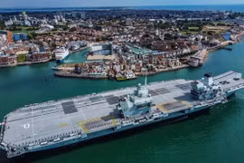 Tàu sân bay 3,5 tỷ USD của Anh hỏng ngay trước khi ra khơi tập trận