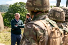 Lực lượng vũ trang Ukraine bắt đầu được huấn luyện chiến đấu tại Anh!