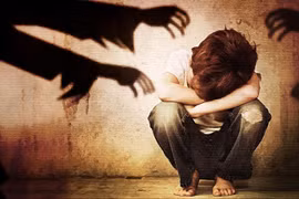 Giám đốc bị đánh nhập viện vì nghi xâm hại tình dục thiếu niên