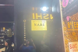 Nhân viên nhà hàng Nari lột sạch quần áo, đánh đập, đẩy khách ra đường ép trả tiền